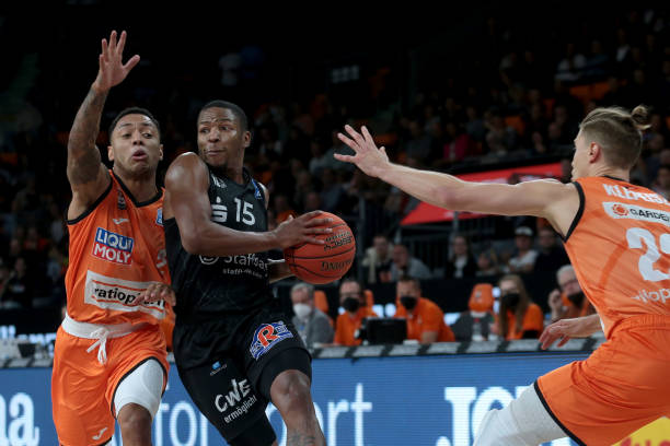 队尽管表现 队尽管表现